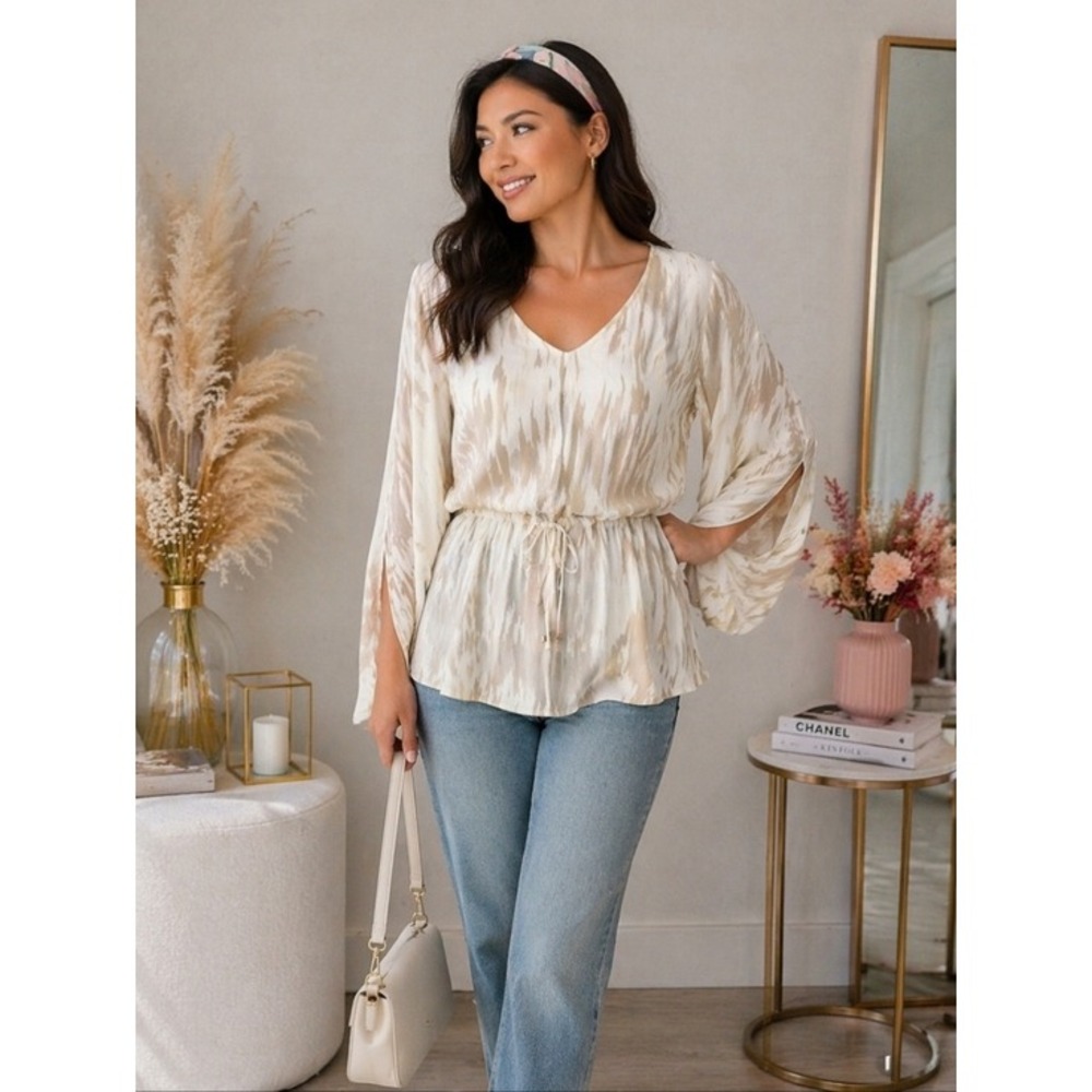 Express Cream/Beige Print Long Open Slit Sleeve Blouse Size M and Zinched Waist‎